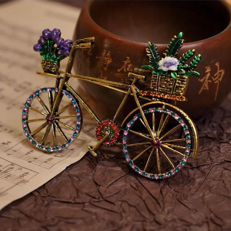 Vintage Classic Women Men Enamel Bicycle Pin Brooch Retro Lady Drip Oil Bike Badges Student Bag Buckles