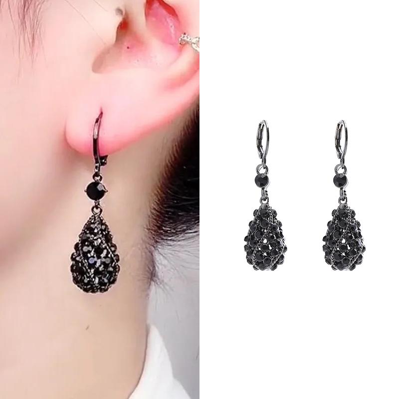 

Delicate Black Rhinestone Water Drop Earrings for Women Charming Design Ear Buckle Earring Daily Accessories Party Jewelry Gift