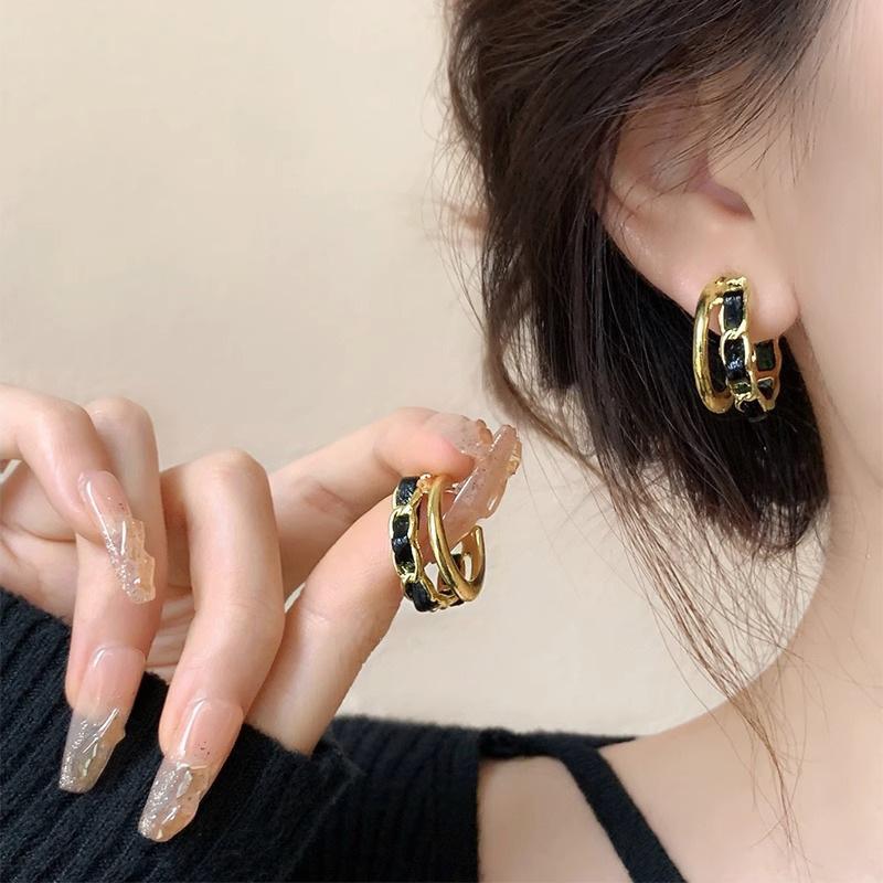 Women s Retro Autumn and Winter High-end Earrings