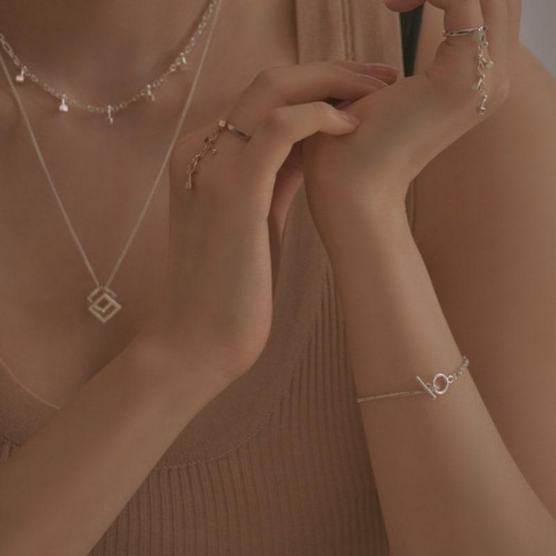 BONAFIDE JEWELRY Long Chain Ball-Up Ring