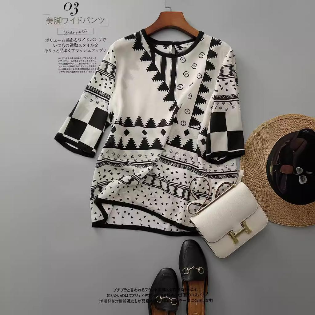 Design-sinnliches, Nischen-Print-Oberteil für den Sommer, neues, geometrisches Rundhals-T-Shirt aus koreanischem, lockerem Chiffon, leicht und dünn