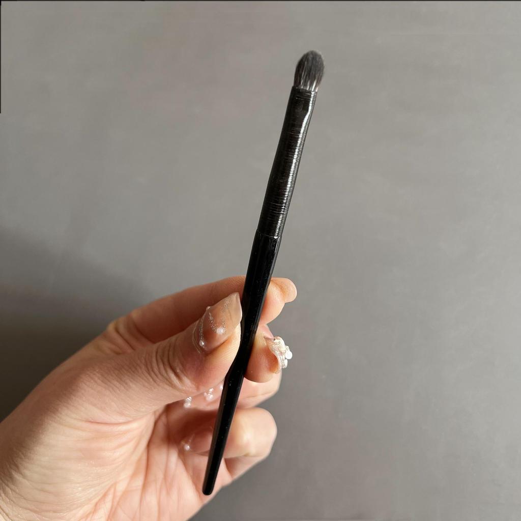 Kleines rundes Lidschatten-, Nasenkontur- und Highlight-Pinselset mit abgeschrägtem Konturpinsel