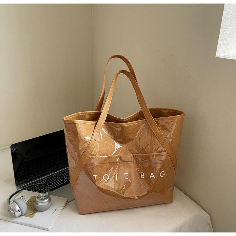 

2025 large-capacity printed letter shoulder bag, new trendy versatile tote bag, premium texture handbag коричневий