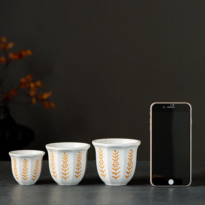 Taza de Café de Cerámica Blanca con Patrón de Tulipán Dorado para Festivales Árabes