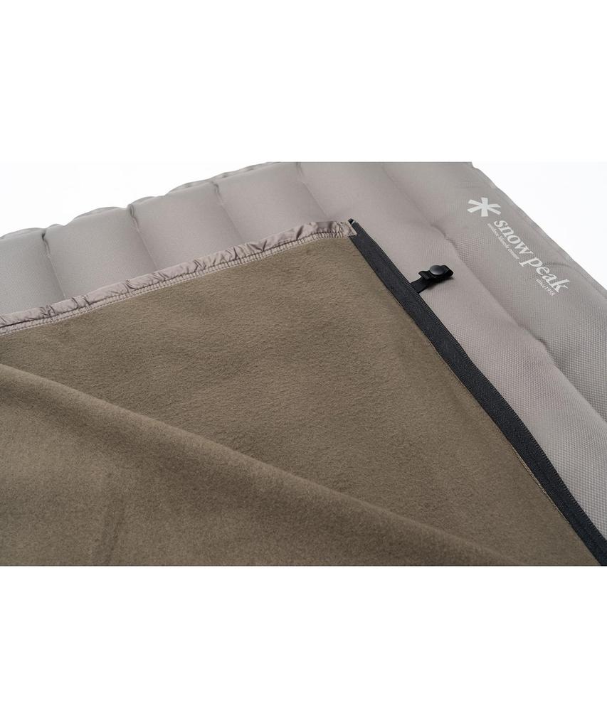 Snow Peak Offton Warm Adapter Sleeping Bag Shelf Envelope Type for Disaster and Cold Weather Ideal for Camping and Outdoor Activities BD-066