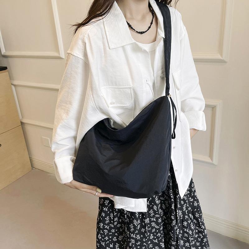 Large capacity nylon shoulder women's bag new lazy wind messenger bag student commuter leisure tote bag