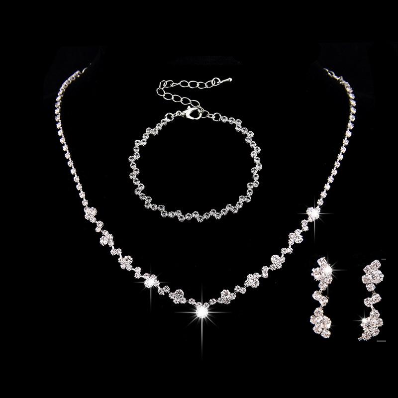 Elegant Bridal Necklace and Earring Set: Fashionable and Versatile Jewelry