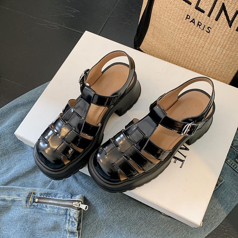 

Roman sandals women s leather summer new fashion muffin platform shoes children wear casual pig cage sandals 40