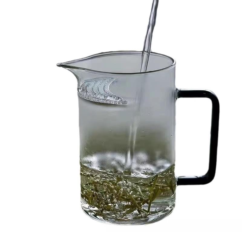 Heat-Resistant Glass Gongdao Bei with Integrated Tea Infuser
