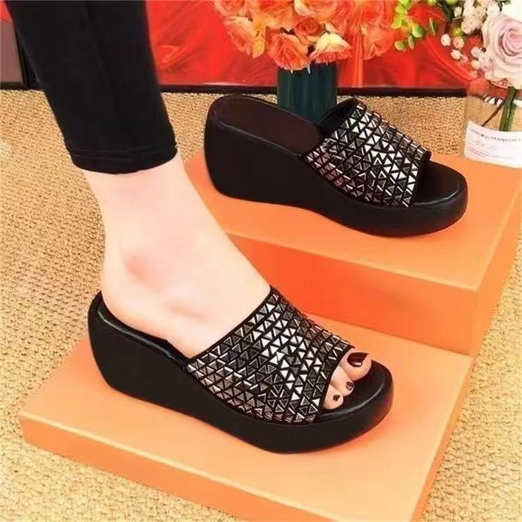 

Soft leather wedge heel high heel cool slippers women s summer wear 2025 new popular fashionable thick-bottomed muffin bottom one-word slippers 40