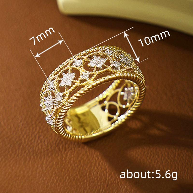 Elegant lady925Pure silver ring inlaid with moissanite, engraved with golden hollow vintage patterns, a versatile vintage women's ring that makes an