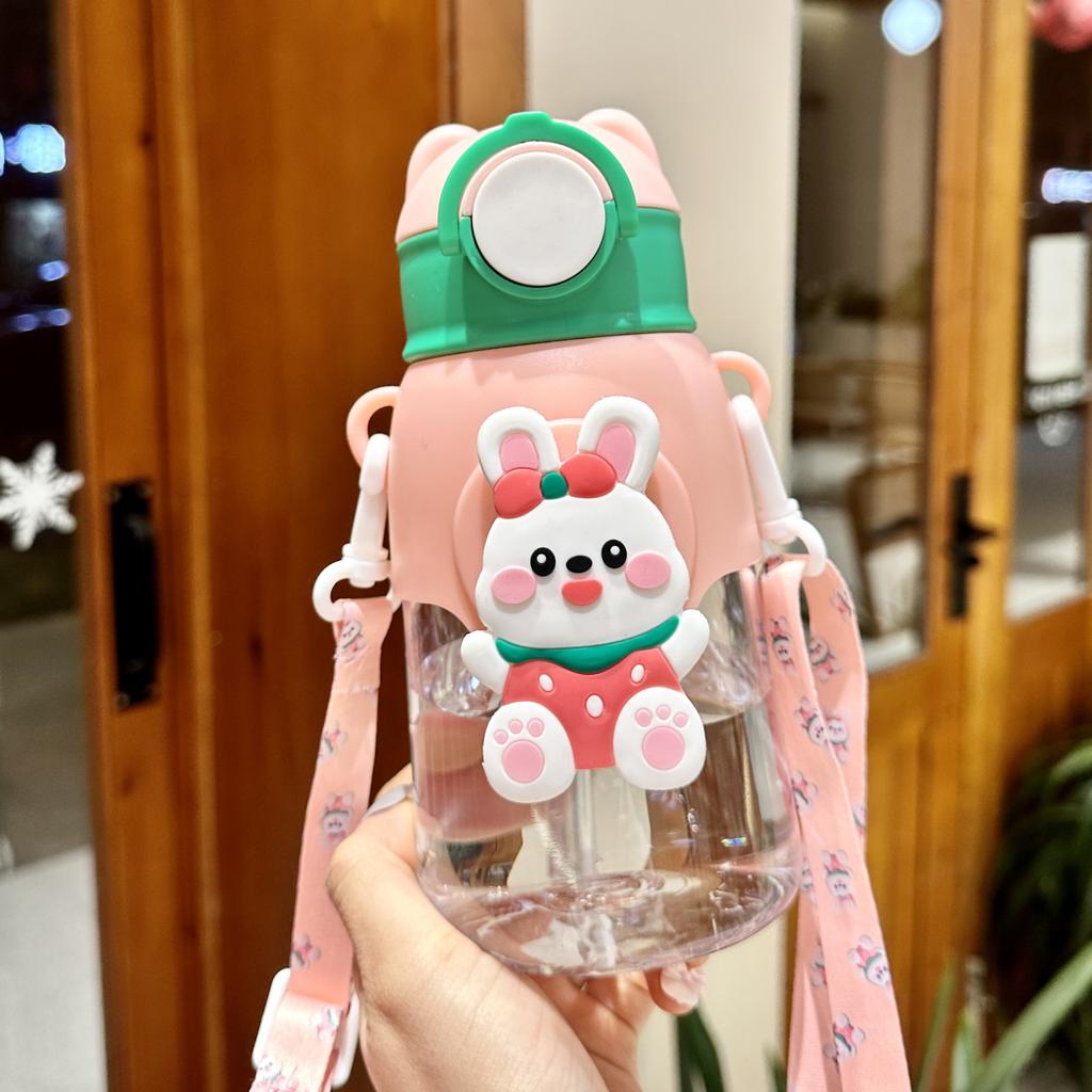 600 ml Kawaii Sommer Kinder Wasserbecher Cartoon Fallsicherer Strohbecher Jungen und Kreise Gehen zur Schule Baby Wasserkocher Schülerflasche