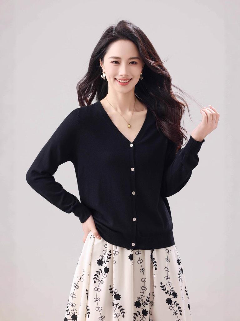 Autumn Wool V-Neck Women's Loose Slimming Knit Cardigan Sweater.