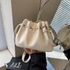 2024 New Work Bag Women's Pleated Crossbody Bag Summer Design Shoulder Bag Bucket Bag