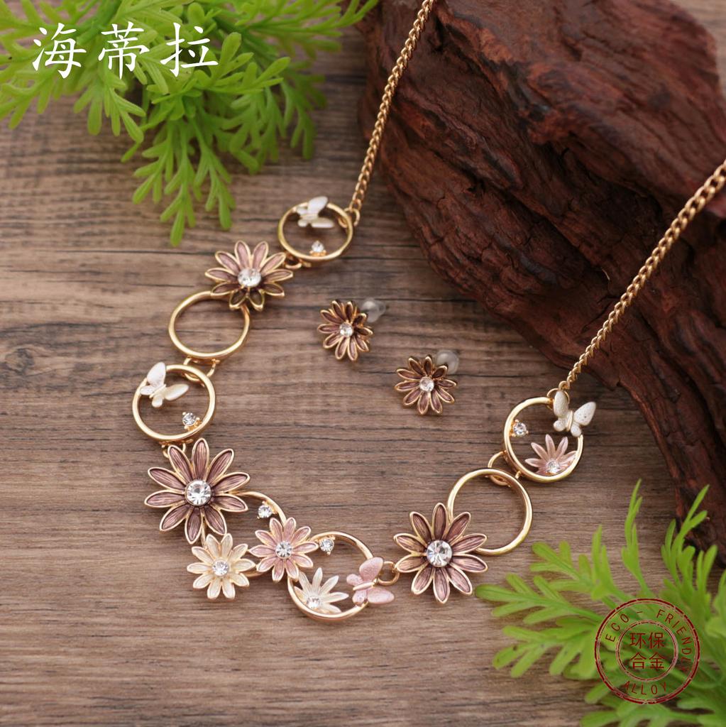 Nouveau set de boucles d'oreilles à clous et collier petite marguerite en émail coloré, boucles d'oreilles à clous fleur en diamant pour femme de haute qualité, collier