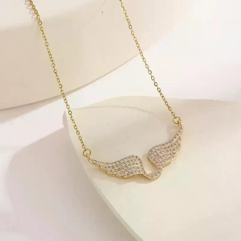 Collana con Ala d'Angelo da Donna Incastonata di Diamanti alla Moda Temperamento Catena per Clavicola in Acciaio di Titanio All-match