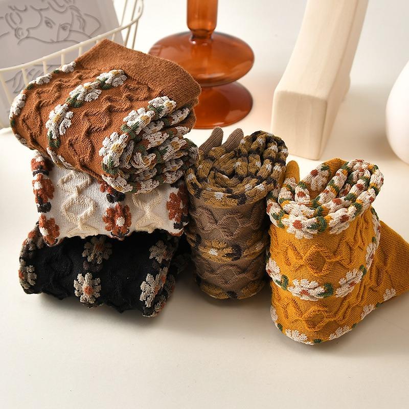 5 Pairs  Autumn and Winter Women Applique Flower Vintage Mid-tube Warm Socks Thick Anti-slip Soft High Elasticity Sock