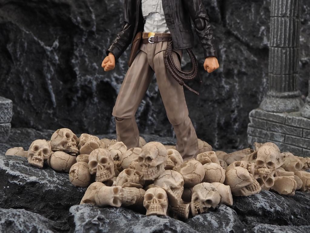 Ve třech sadách po 100 miniaturních figurek lebek, figurky hlav koster pro diorámata [Dobrý směr]