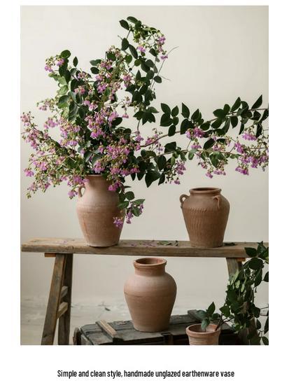 Handgefertigte rote Terrakotta-Vase im Wabi-Sabi-Stil mit doppelten Henkeln - Retro-Grobkeramik für Trockenblumen