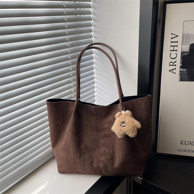 New Autumn and Winter Retro Large-capacity Shoulder Bag Trendy Fashion Tote Bag High-end Suede Versatile Bag