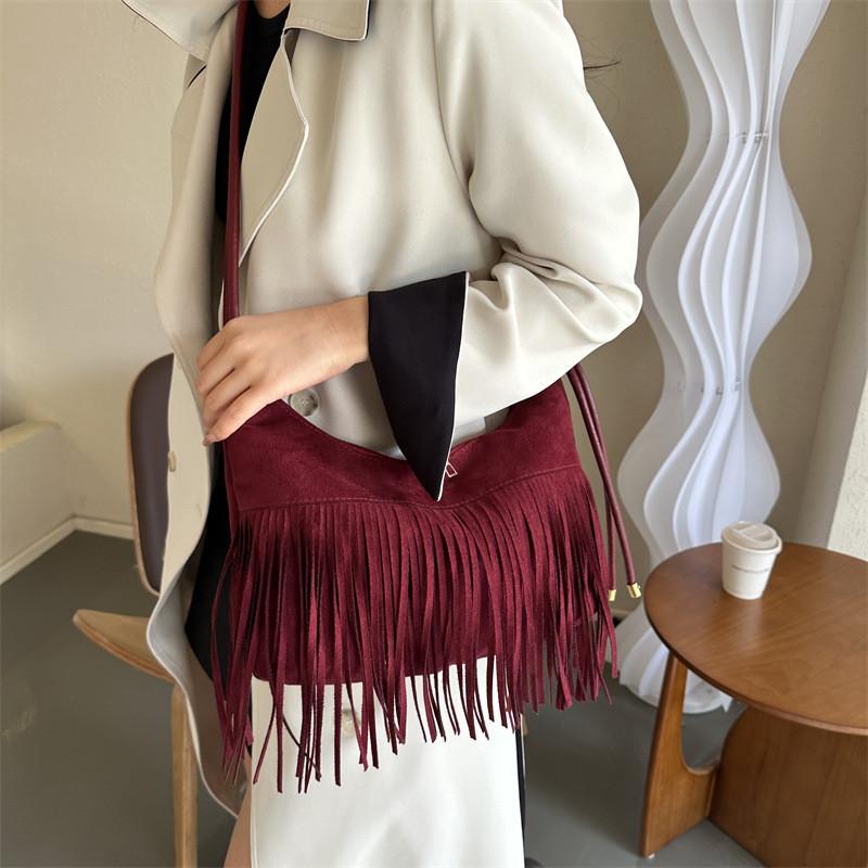 Fashionable Fringed Large Capacity Shoulder Crossbody Bag 2023 Street Trendy Tote Bag Gray Black Red Brown Coffee