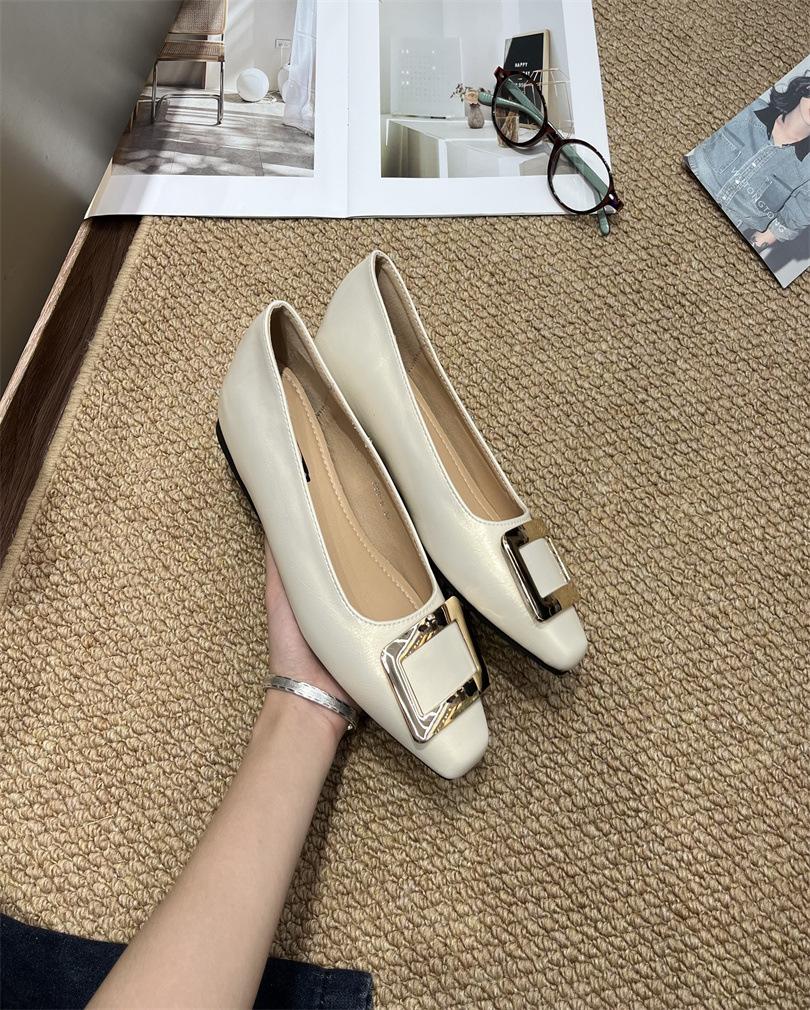 

Square buckle flats women s autumn 2025 new commuter design square head flats women s skirt single shoes 39 шампанского