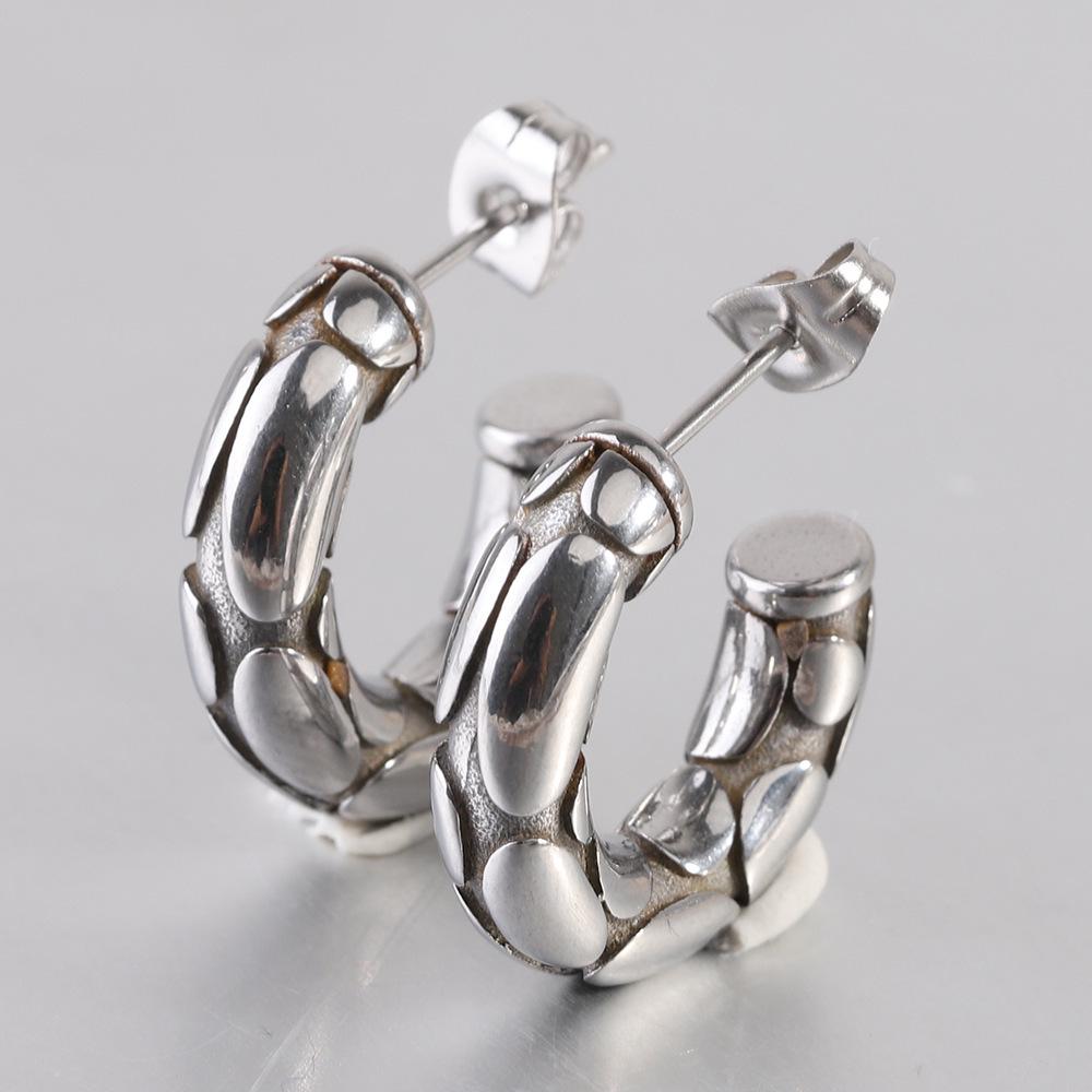 18K Gold Stainless Steel Embossed Snake Pattern C-Shaped Ear Cuff Earrings for Women