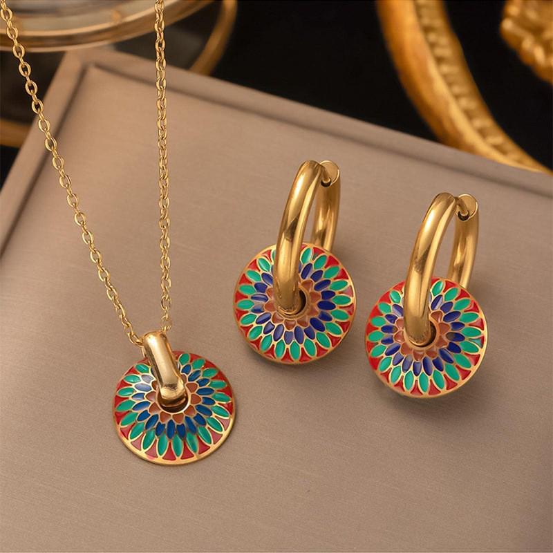 

European & American Retro Daisy Pattern Titanium Steel Non-Fading Jewelry Set Necklace