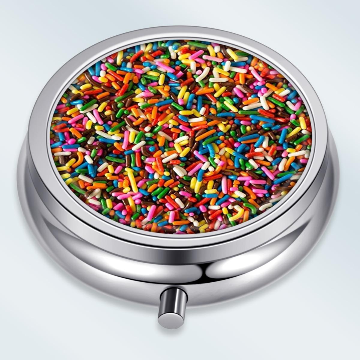 

Portable Pill Box with 3 Compartments, Mini Metal Medicine Organizer Case, Cute Printed Pill Container for Vitamins, Pills, Jewelry, Travel, Daily Use разноцветный