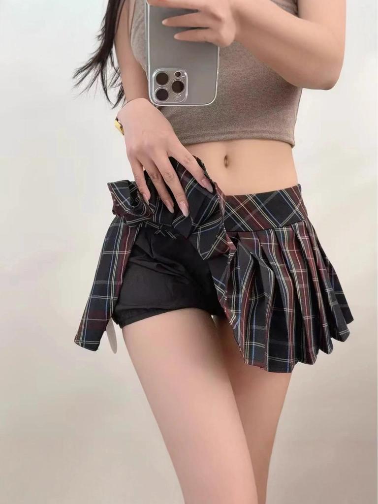 Women's Slim-Fit Low-Waist Pleated Plaid Mini Skirt with Button-Up Slit - Autumn Anti-Exposure Design