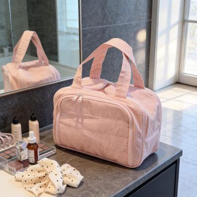 Large Capacity Quilted Makeup Bag - Stylish, Lightweight, Portable, with Compartments and Double Opening for Travel and Toiletries.