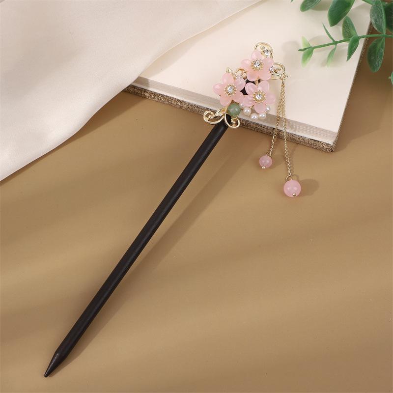 Ebony Style Tassel Hairpin: Vintage Wooden Hair Accessory for Women, Perfect for Simple Updos and Ancient Costume Adornments