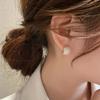 1Pair of Simple Geometric White Square French Elegant Temperament Retro Light Luxury Versatile Women's Fashion Stud Earrings