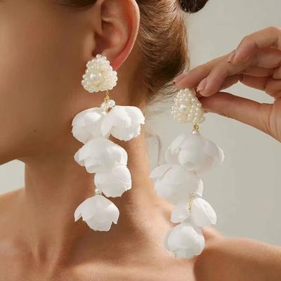Exquisite White Drop Earrings Flower Long Tassel Piercing Earrings Pearl Imitation Flower Earrings Banquet Wedding
