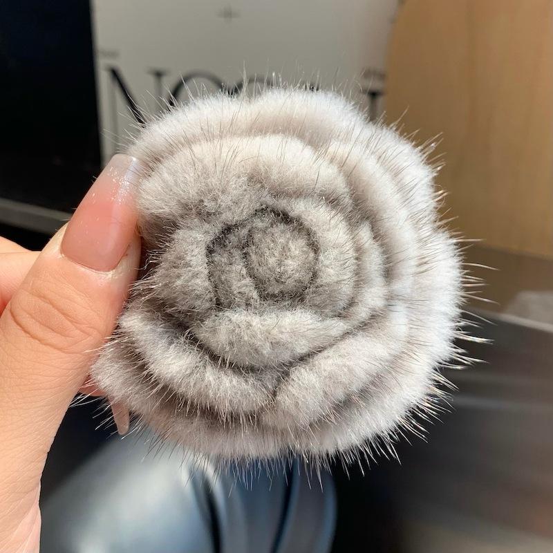 Echte Nerzpelz Blumenbrosche Damen Einfache Mode Hochwertige Pullover-Anstecknadel Accessoires Kleidung Schal Dekoratives Zubehör