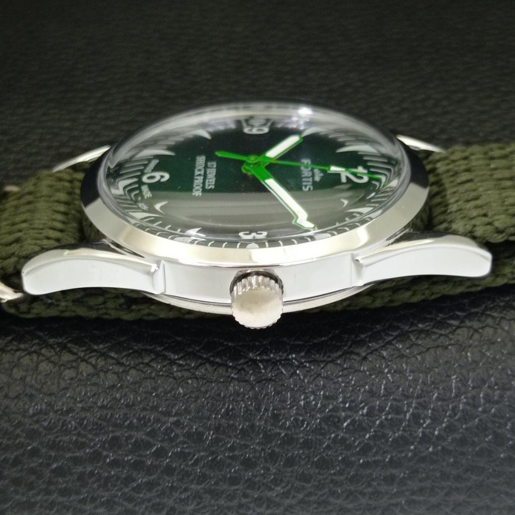 VINTAGE HAND-WINDING REFURBISHED SWISS MENS GREEN COLOR DIAL WATCH a700980-5 R205a-a700980
