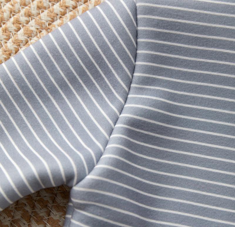 Kids' Fleece Turtleneck: Warm Long-Sleeve Top for Boys & Girls, Ideal for Autumn/Winter.