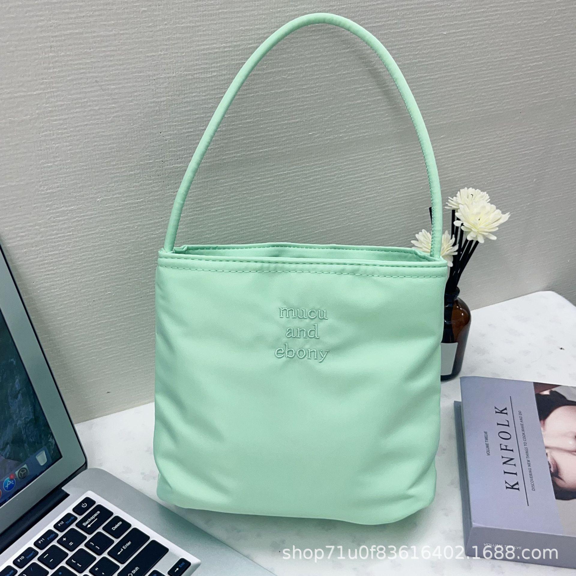 

Нишевый Дизайн Женская Сумка Модная Повседневная Вышитая Сумка Тоут На Плечо Нейлоновая Сумка зелёный