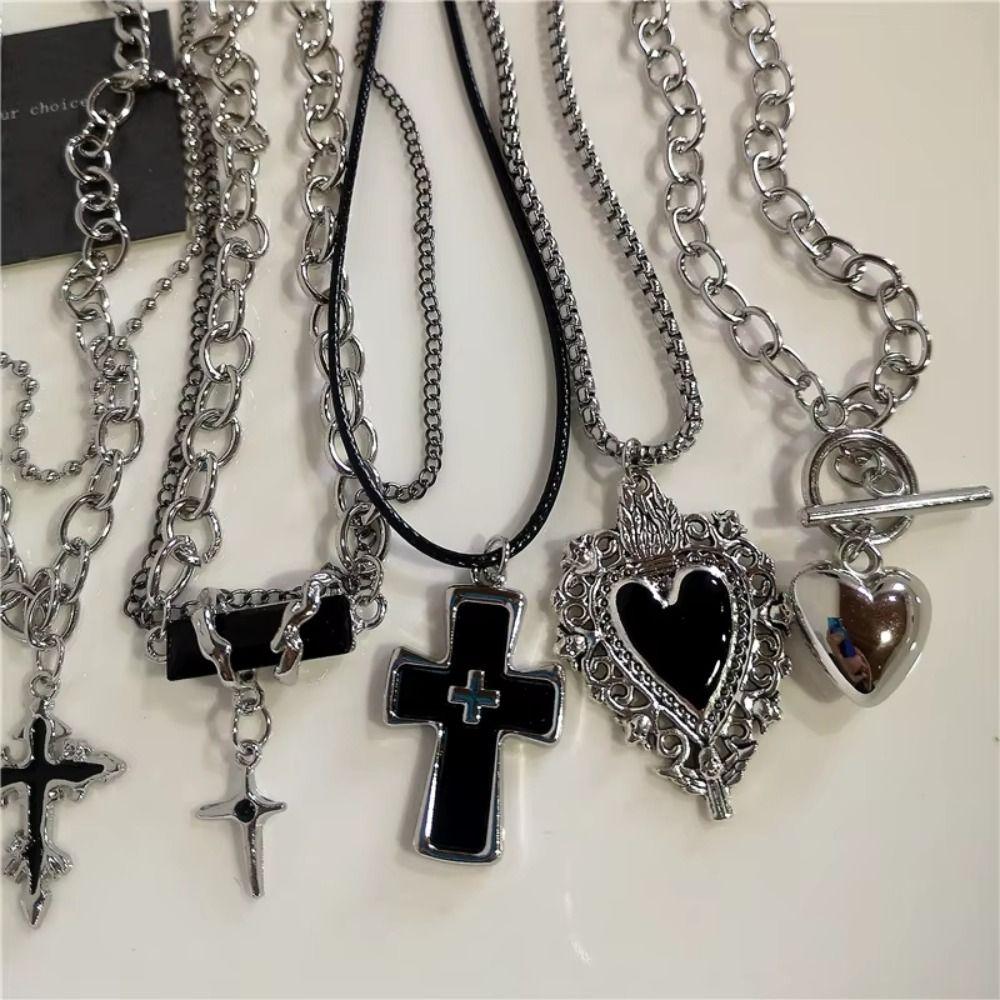 Black Heart Punk Rock Necklace Zinc Zinc Zinc Alloy Cross Pendant Halloween 90s Y2K Necklace Men Women