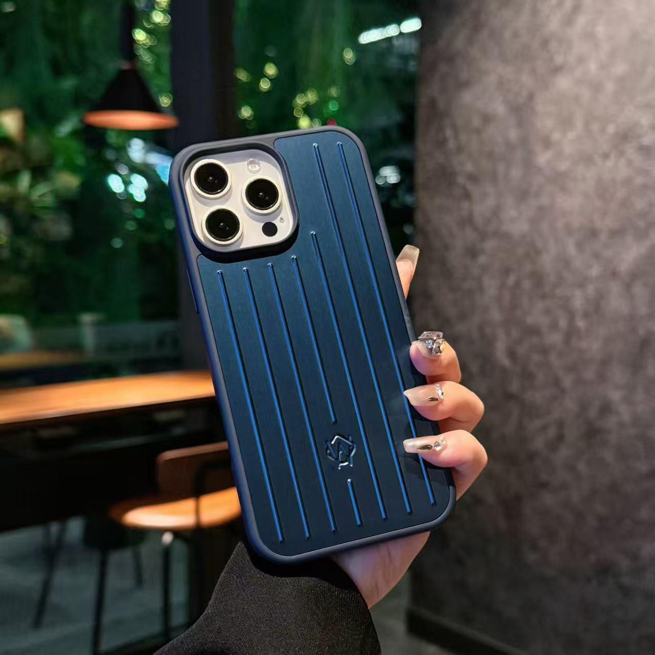 

Люксовий Бізнес Багаж Алюмінієвий Сплав Чохол для Телефону Для iPhone 17 Pro Max 16 15 14 3D Гофрований Смугастий Задній Чохол З Подарунковою Коробкою For iPhone 17 Pro