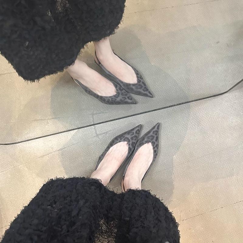 202 New Gentle Fairy Style Evening Shoes French Temperament Wedge Heel Pointed Back Empty Muller Shoes Bag Head Sandals Women