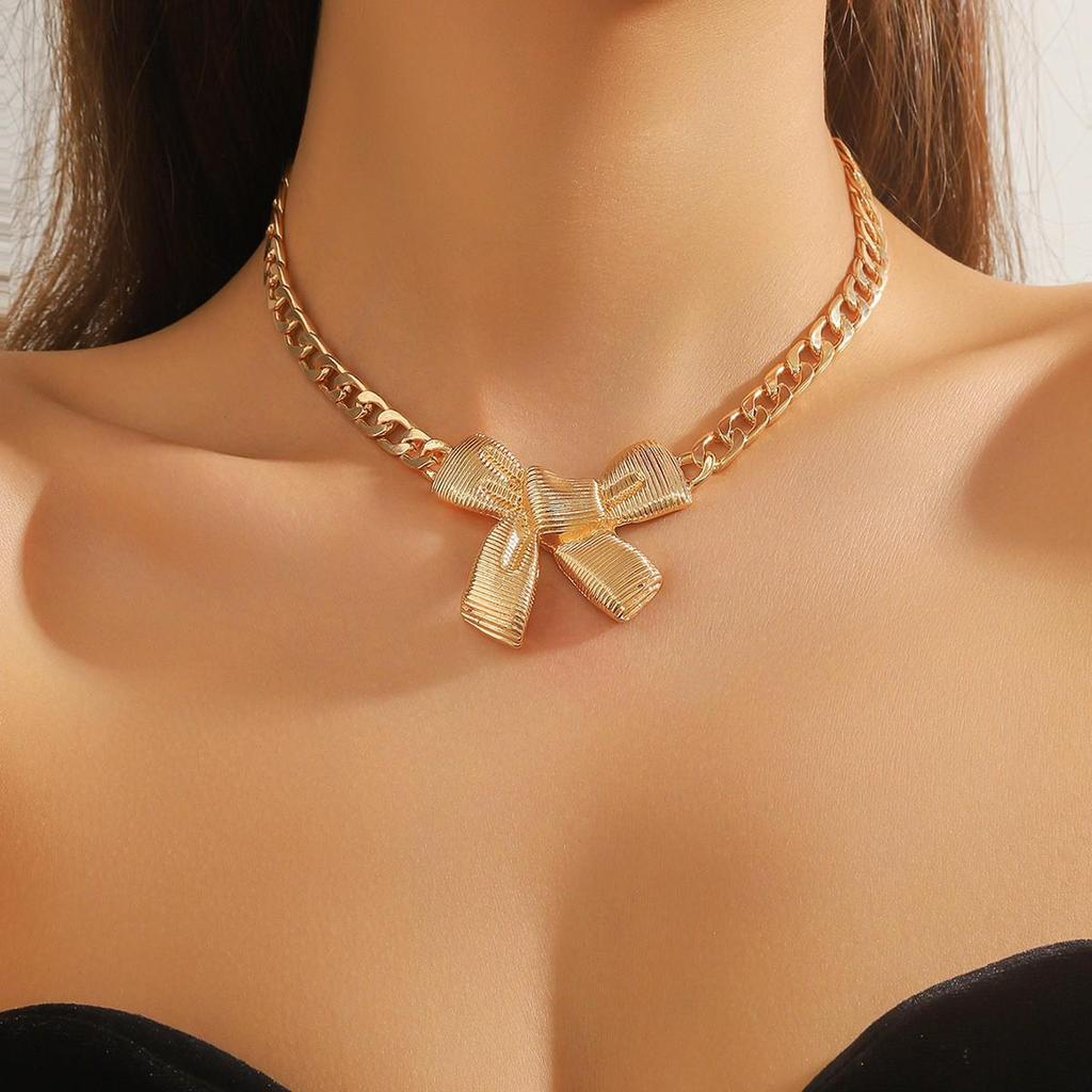 European-American Starfish Necklace & Earring Set: High-End Clavicle Chain, Light Luxury Vacation Style for Women.