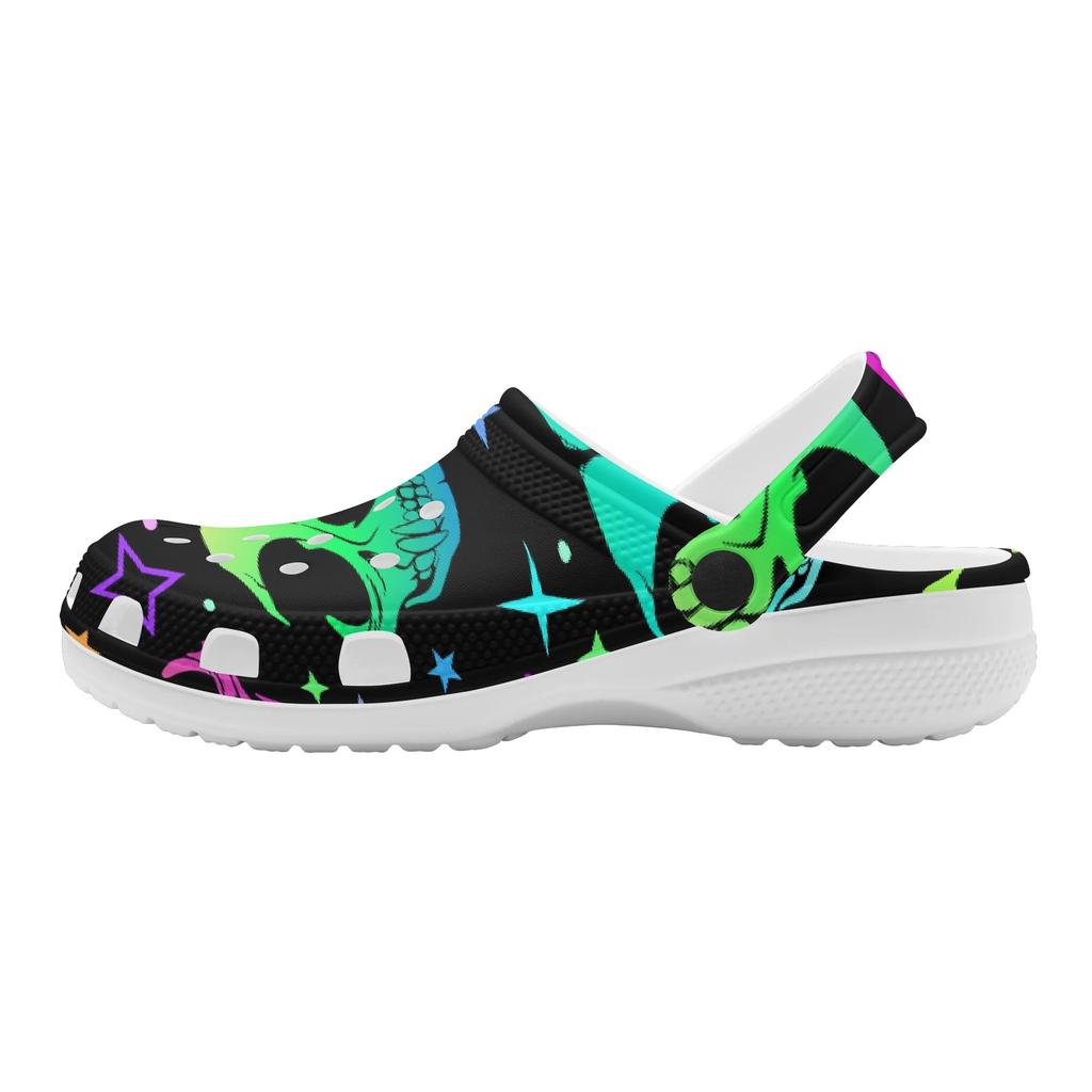 White EVA Clogs with Mini Skull Print, Lightweight Slip On Garden Shoes, Breathable Beach Sandals, Indoor Outdoor Slippers for Men Women