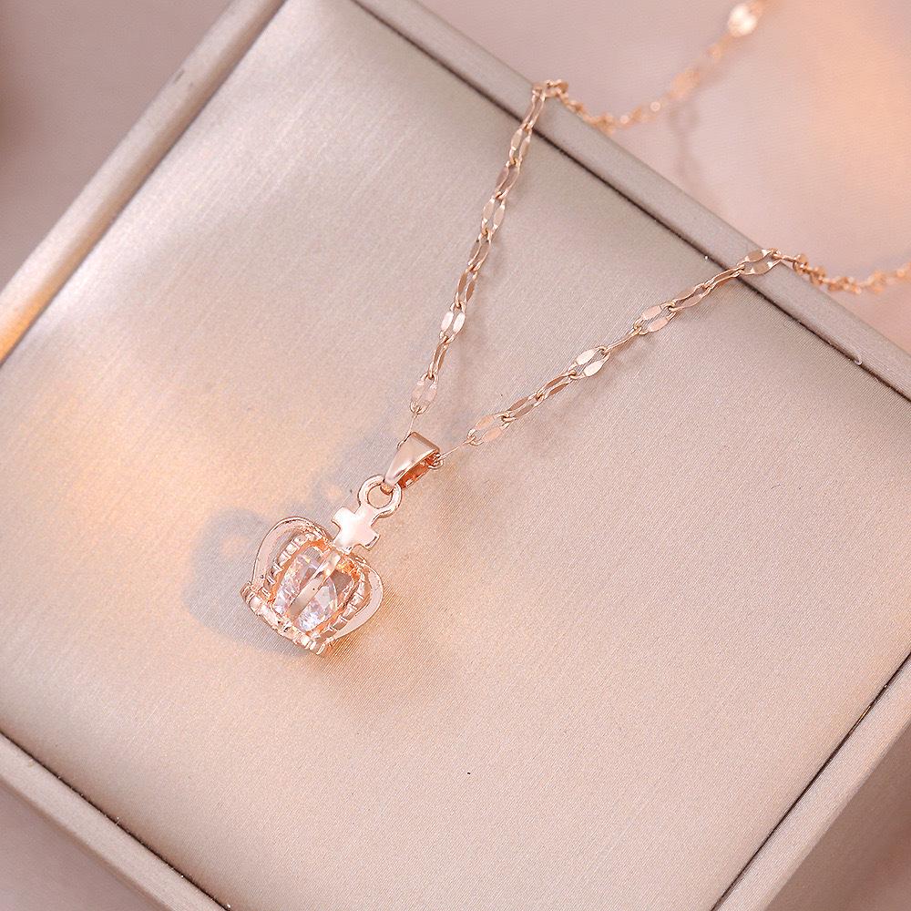 Korean Style Heart Necklace for Women - Titanium Steel, Niche Design, Fashionable & Lively Clavicle Chain Jewelry