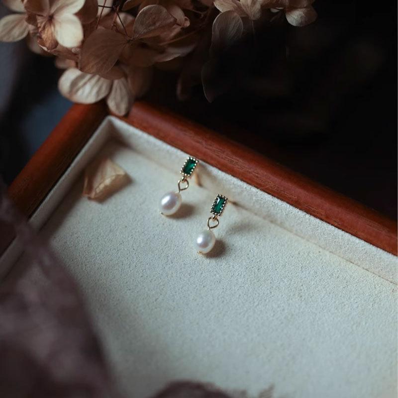Small Mini Exquisite Shiny Emerald Diamond Pearl Earrings Fashionable Temperament Earrings French Style