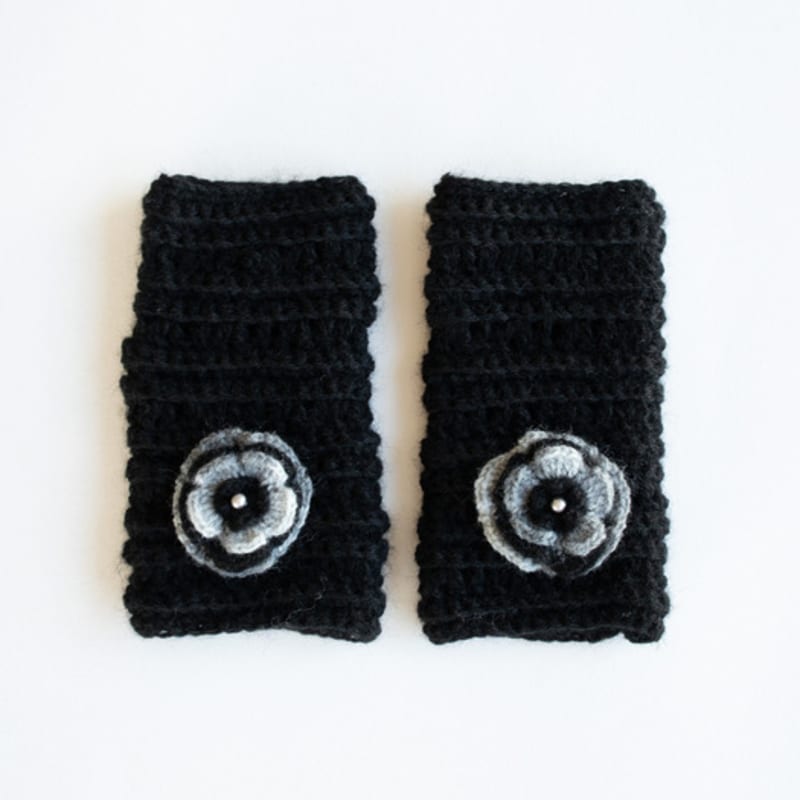 MERRYMOTIVE Wool hairy flower corsage handwarmer