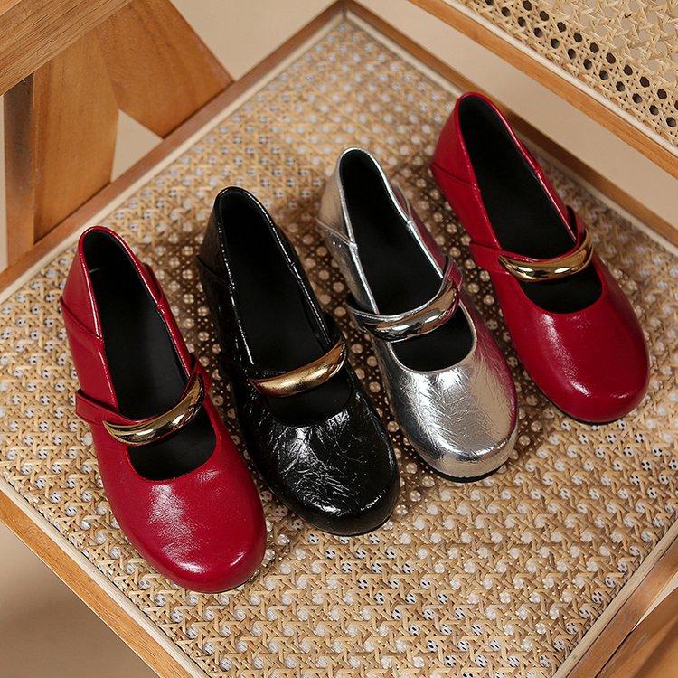 Niche literary style soft leather metal flat Mary Jane shoes women's 2025 European station round head retro temperament single shoe trend