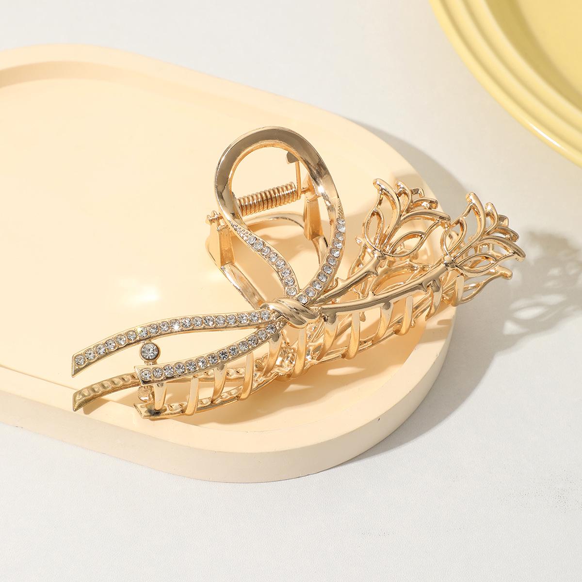Elegant Rose Flower Claw Clip - European & American Style Hair Accessory for Buns