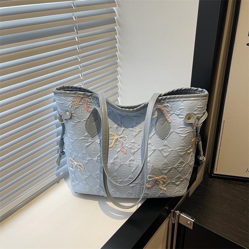 

Студенческая тканевая сумка-мешок женская 2025 новая сумка на плечо подмышку полосатая большой вместимости для поездок на работу повседневная сумка-тоут синий