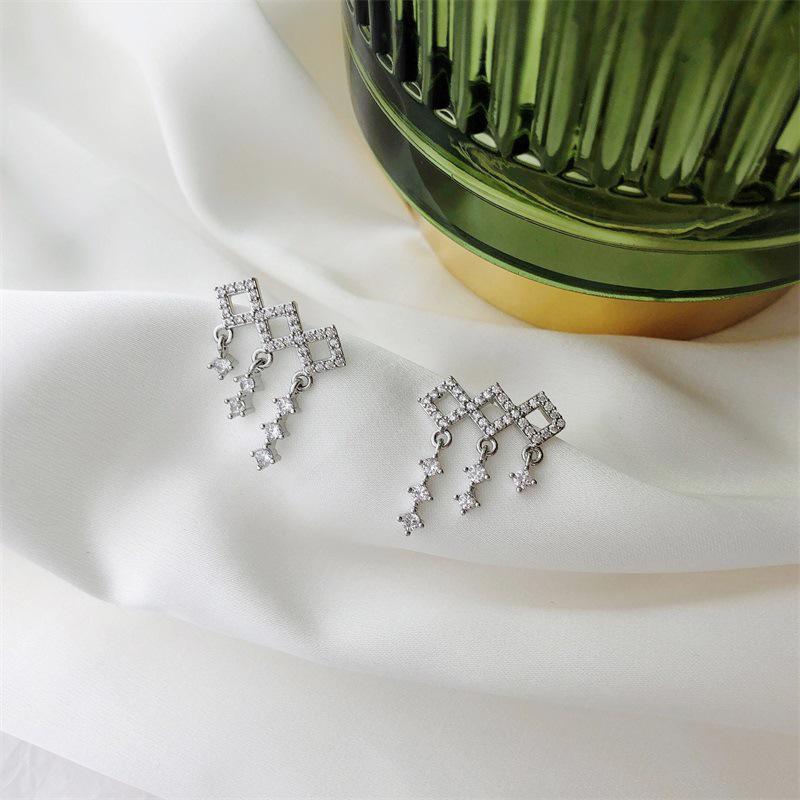 925 Sterling Silver Tårformade Tofsörhängen - Europeisk & Amerikansk Stil, Trendiga Örhängen för Kvinnor, Perfekt Julklapp